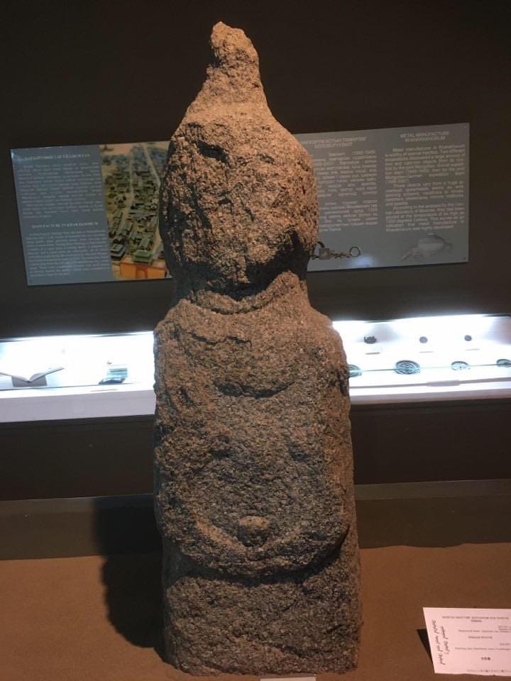 Бортого малгайт хатны чулуун хөшөө