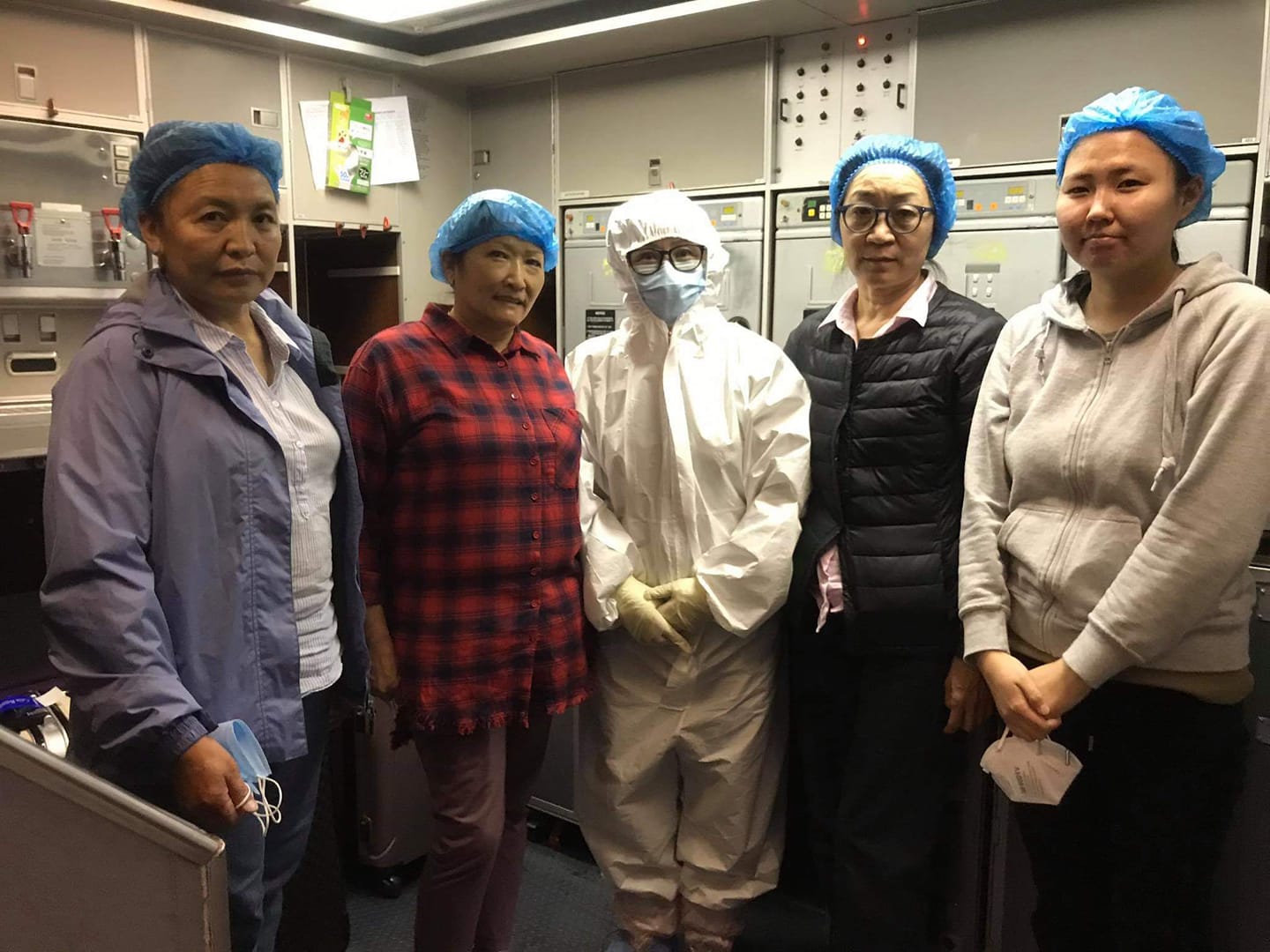 Ихрүүдийг эх барьсан эмч нар