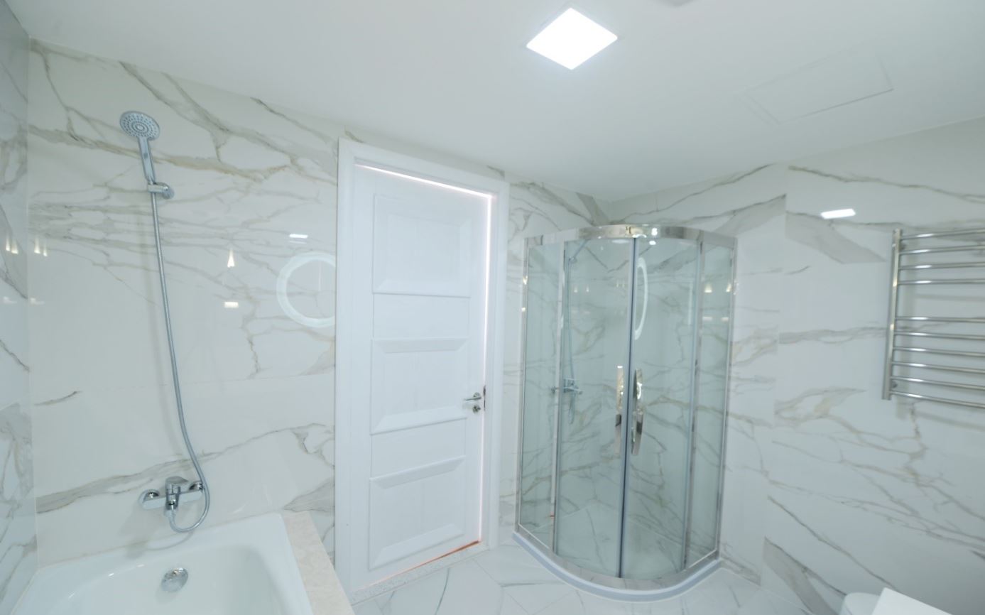 ДЭЛХИЙД ТЭРГҮҮЛЭГЧ, АНУ-ЫН KOHLER БРЭНДИЙН САНГИЙН ТОНОГЛОЛТОЙ АРИУН ЦЭВРИЙН ӨРӨӨ