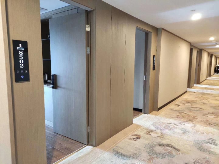 The Queen's Home Утас: 9011-7181