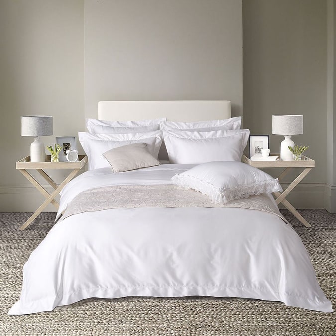 "The Queen's Home"  Утас: 9011-7181