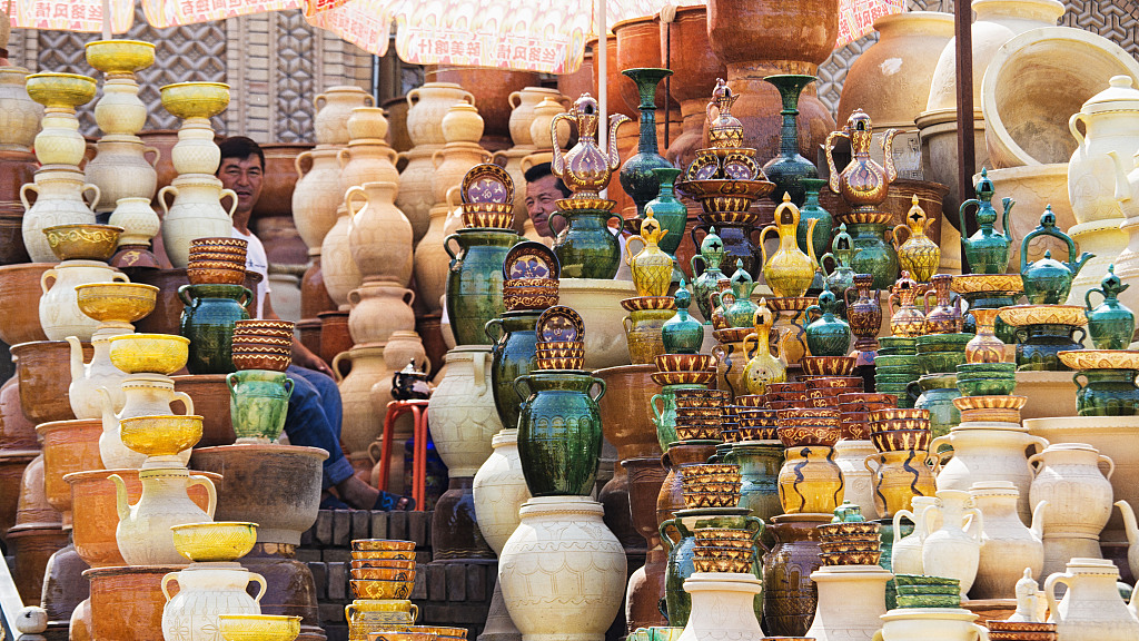 Кашгарын эртний хотын дэргэдэх вааран эдлэлийн дэлгүүр