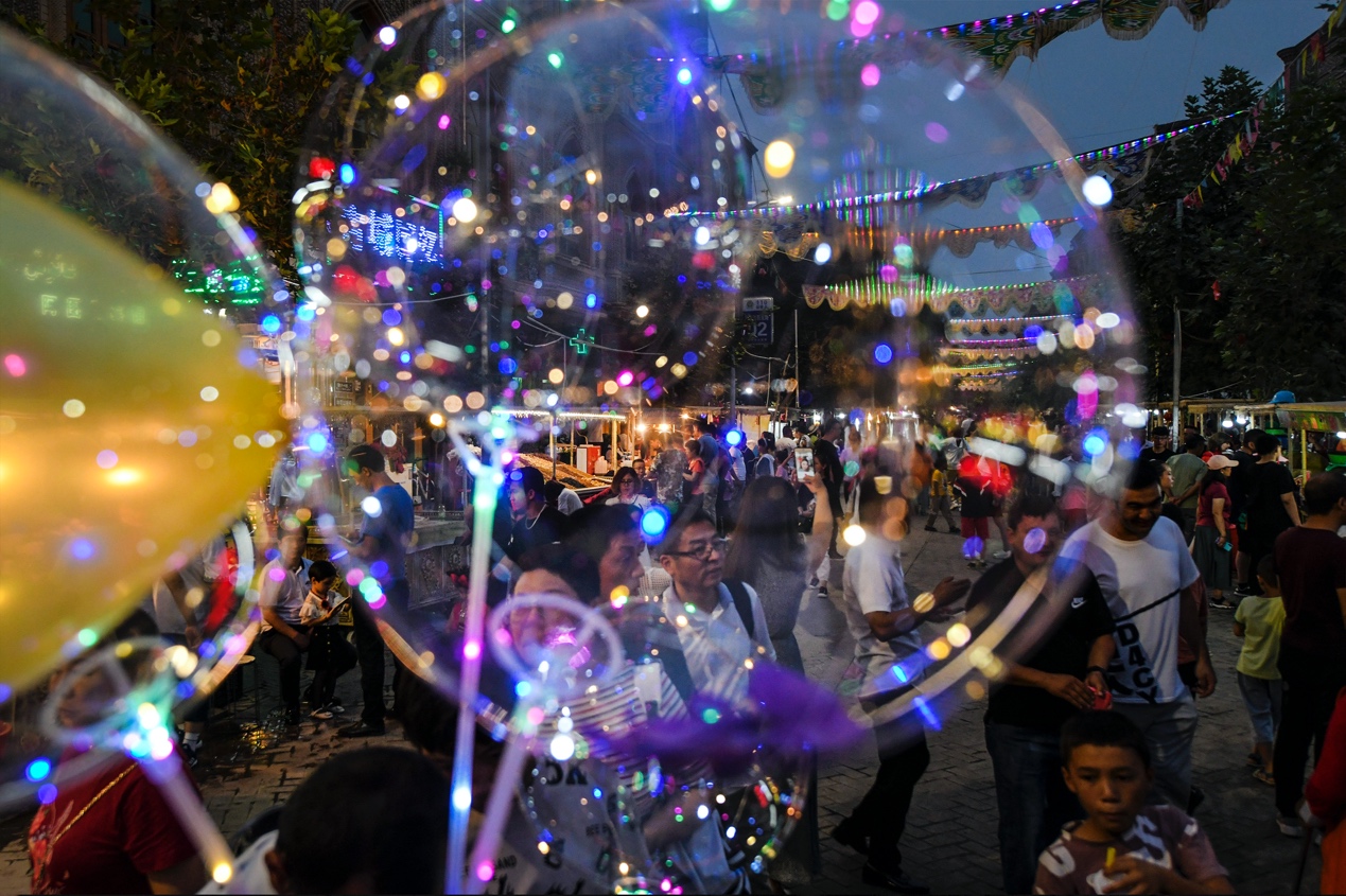 Олон зүйлийн амтат зууштай Кашгарын шөнийн зах