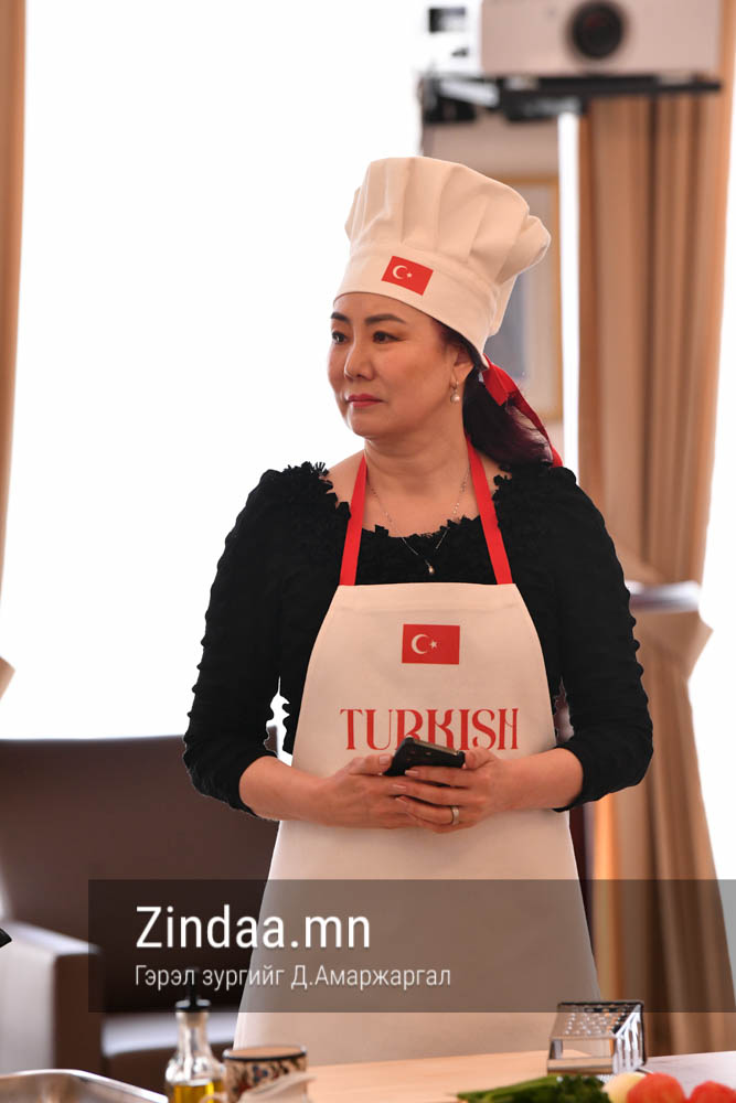 “Монголын үндэсний дизайнеруудын холбоо”-ны ерөнхийлөгч, хатагтай Ц.Одонгэрэл