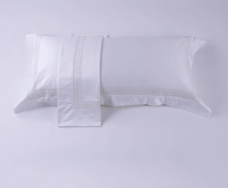 "The Queen's Home"  Утас: 9011-7181