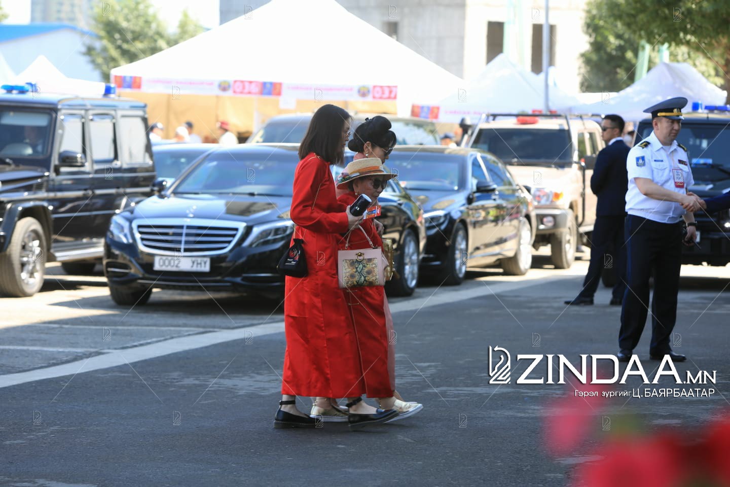 Ерөнхийлөгчийн ээж Ц.Должинсүрэн, эгч Х.Цэндбаяр нар