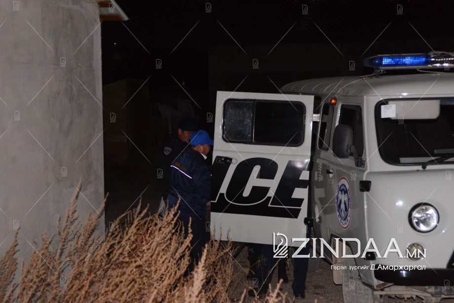 Цагдаагийн алба зуух болон шахмал түлшийг авч явав.