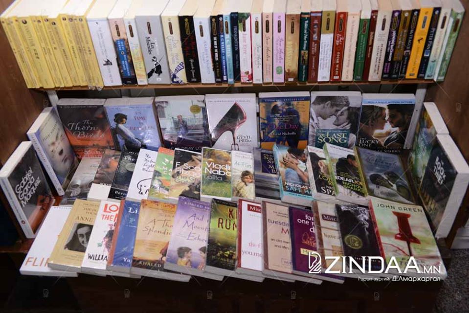 Уран зохиолын номууд 13900-14900 төгрөгийн дундаж үнэтэй.