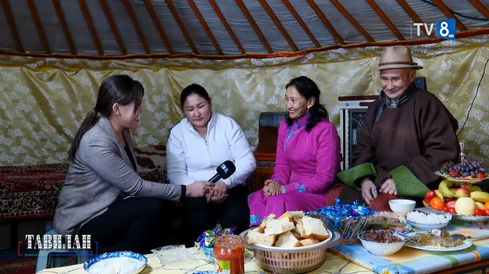 Аав Б.Чулуунтогтох, том охин Т.Мөнхчулуун, бага охин Ч.Насандэлгэр нар