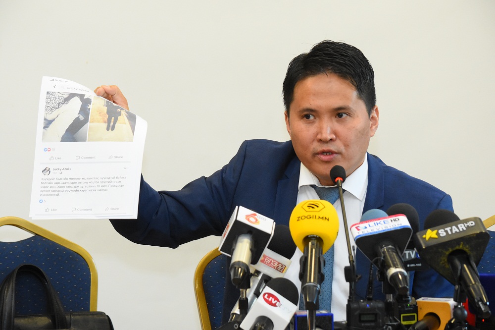 Хохирогч эмэгтэйн нэр болон регистрийн дугаарыг ТВ-4 телевизийн сэтгүүлч Д.Баяржаргал олон нийтэд цацсанаас үүдэн эмэгтэй амиа хорлохыг завджээ