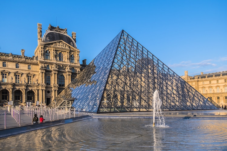 THE LOUVRE PYRAMID IN PARIS (1989)