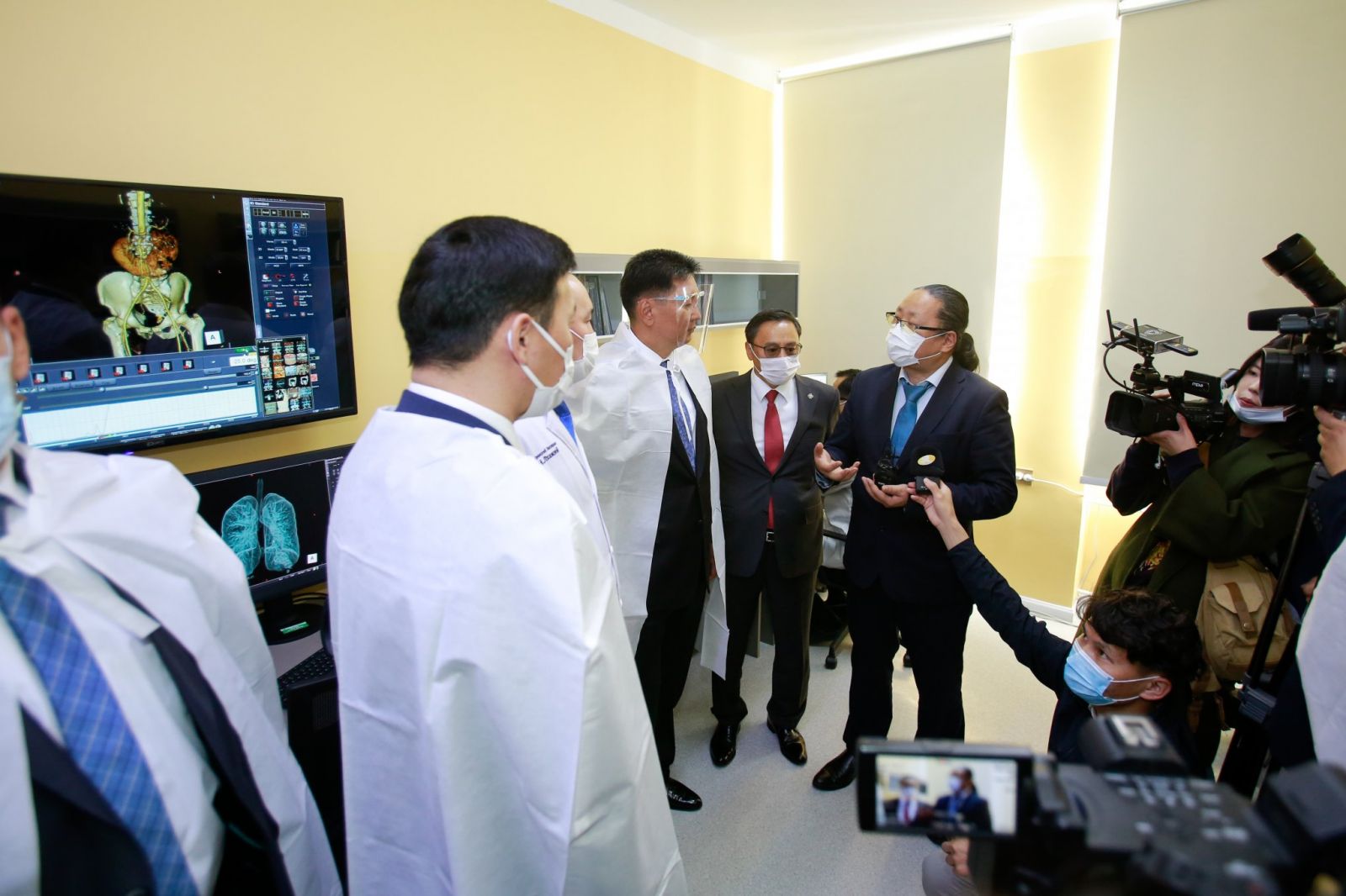 2020 оны есдүгээр сарын 21. Ерөнхий сайд У.Хүрэлсүх эрүүл мэндийн салбарын үйл ажиллагаатай танилцлаа. ГЭРЭЛ ЗУРГИЙГ Г.ӨНӨБОЛД /МРА