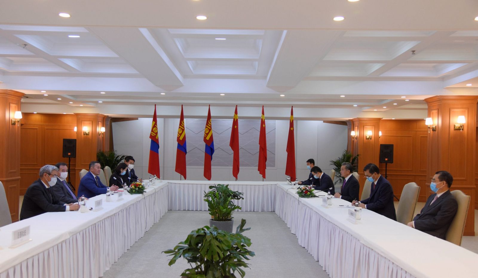 Ерөнхийлөгч Х.Баттулгад БНХАУ-ын Гадаад хэргийн сайд Ван И бараалхав