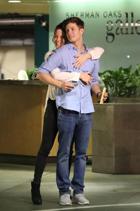 Түүний сонгосон залуу 21 настай жүжигчин Матти Райф