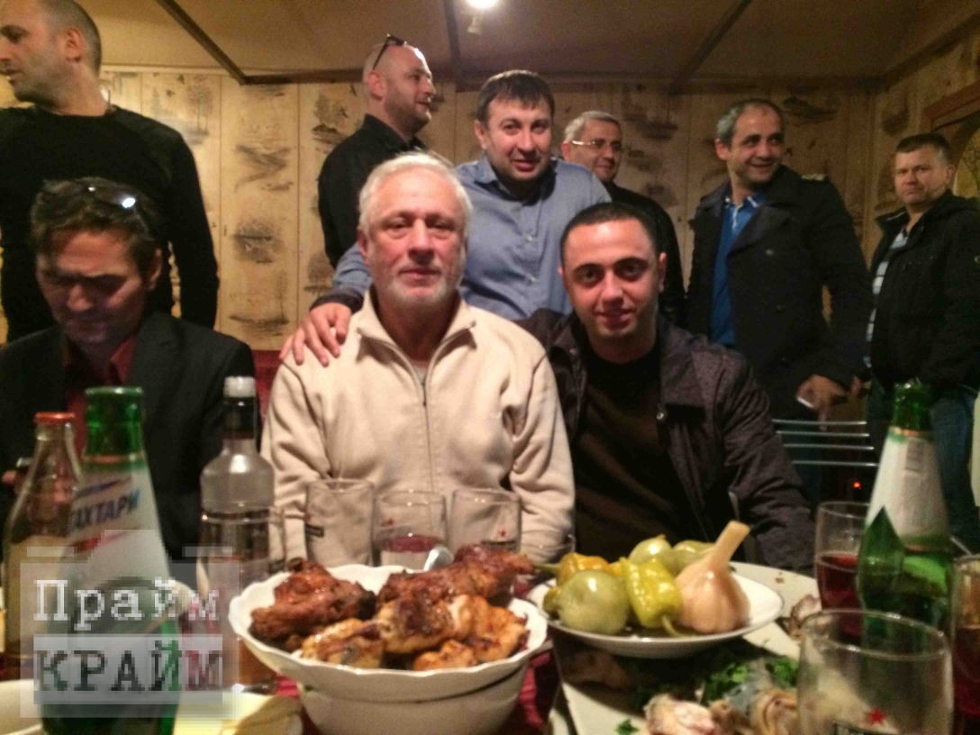 Зүүн гар талд: Сачино Гегечкори