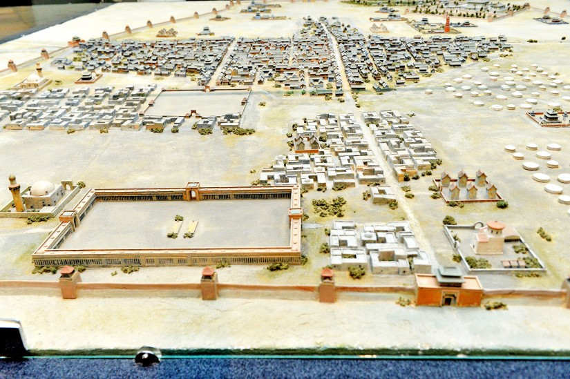 Хархорум хотыг дүрслэн бүтээсэн макет 