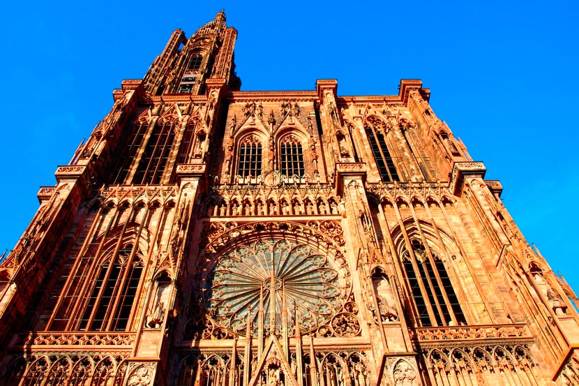 СТАРСБУРГИЙН СҮМ ФРАНЦ, ӨНДӨР 142 М